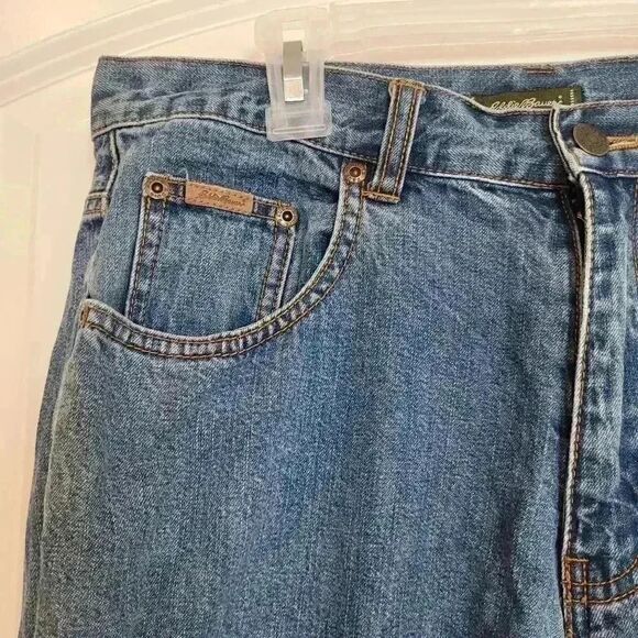 Eddie Bauer Women's Med Wash Blue Denim Cotton Cropped/Capri Jeans - Picture 3 of 10